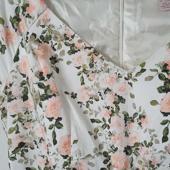 Forever 21 Contemporary Floral Sheath Dress - Picture 2 of 5